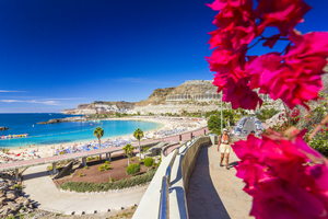 arriving at Amadores beach