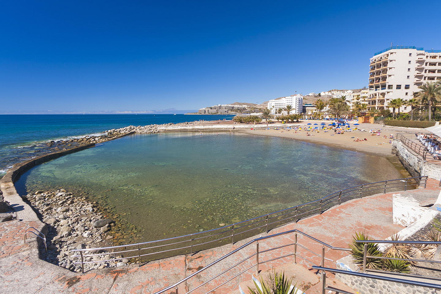 La Lajilla beach and pool in Arguineguin