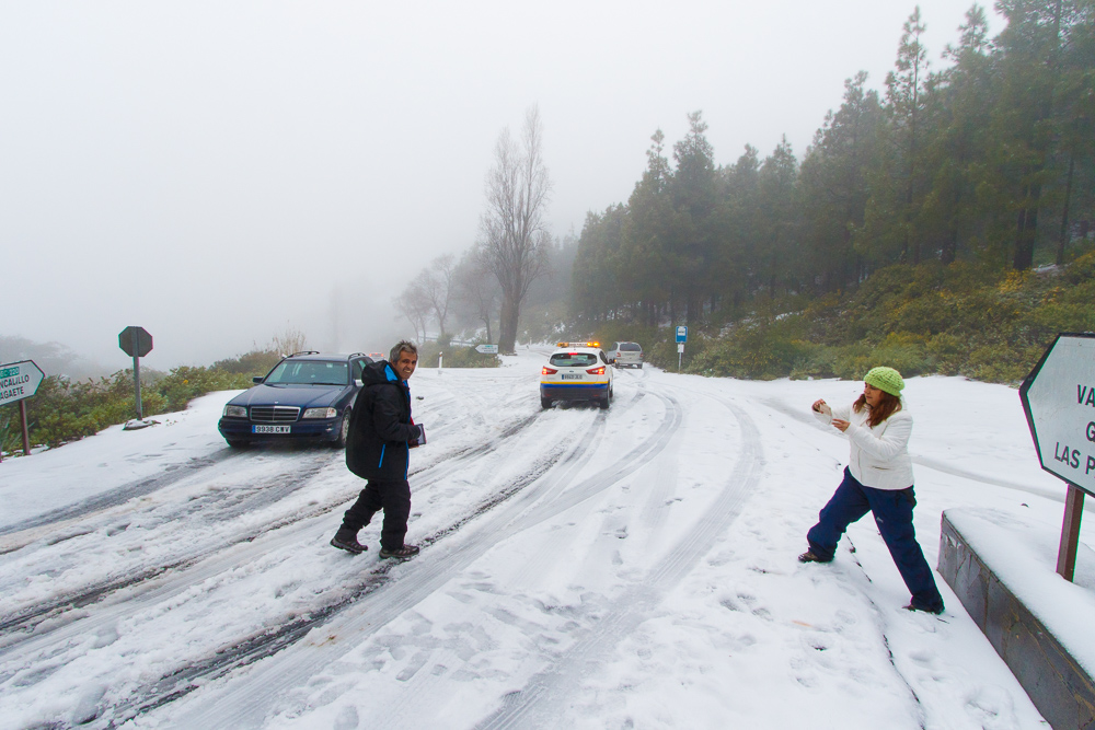 Rare Gran Canaria snowball fight