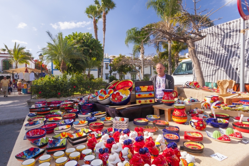 Shopping at Puerto de Mogán market