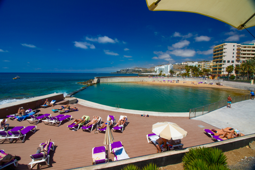 La Lajilla beach and pool at Arguineguín in Gran Canaria